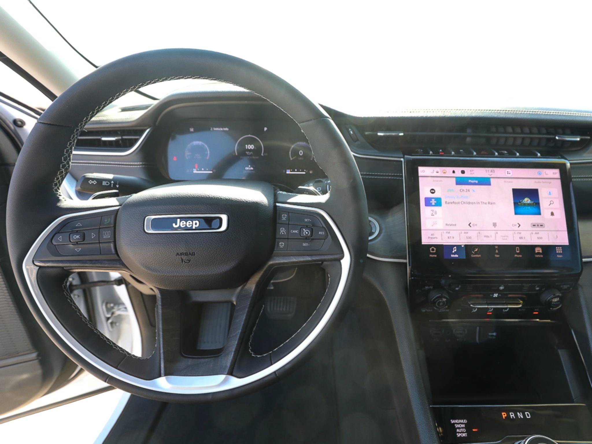 Used 2023 Jeep Grand Cherokee Limited w/ Black Appearance Package AWD/4WD image 13