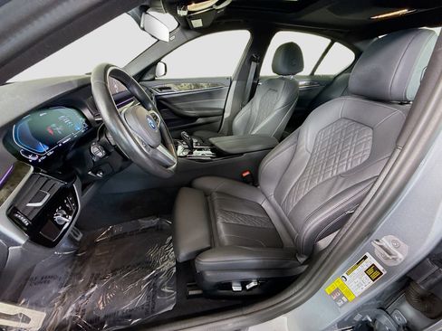 Used 2023 BMW 530e w/ M Sport Package image 22
