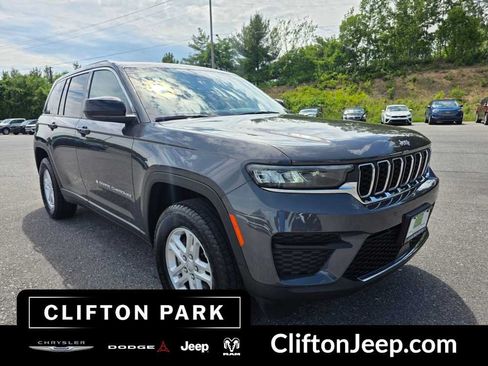 Used 2023 Jeep Grand Cherokee Laredo w/ Luxury Tech Group I AWD/4WD image 3