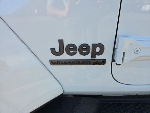 Used 2021 Jeep Wrangler Unlimited Sahara image 36