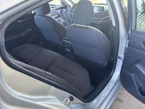 Used 2019 Nissan Altima 2.5 SV image 12