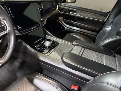 Used 2022 Jeep Wagoneer Series III w/ Rear Seat Video Group 1 image 20