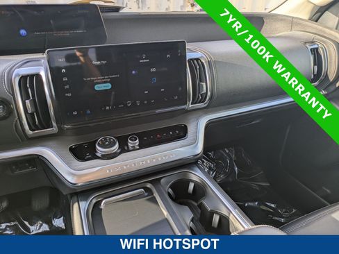 Certified 2025 Ford Expedition Max Platinum w/ Driver's Package AWD/4WD image 33