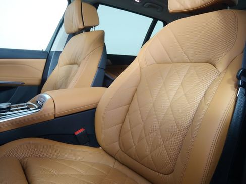 New 2026 BMW X7 xDrive40i w/ Premium Package AWD/4WD image 11