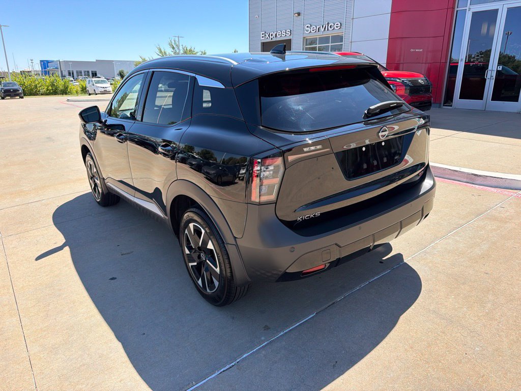 Used 2026 Nissan Kicks SR FWD image 3