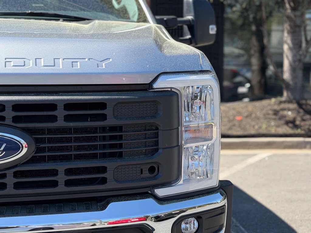 Used 2023 Ford F350 XL RWD image 5