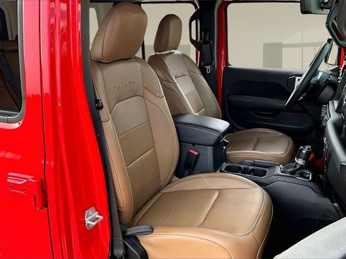 Used 2023 Jeep Wrangler Unlimited Sahara image 7