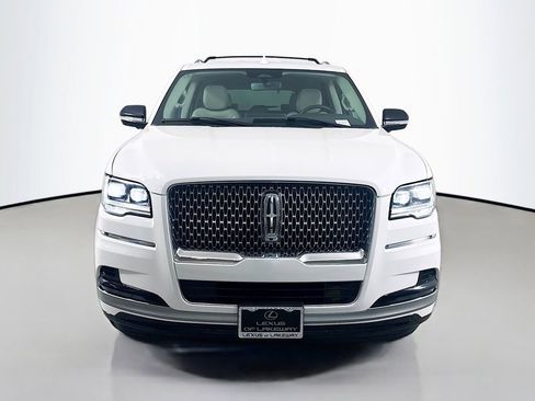 Used 2024 Lincoln Navigator Premiere image 2