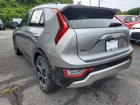 New 2025 Kia Niro SX Touring image 4