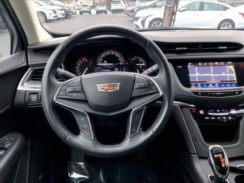 Used 2018 Cadillac XT5 Luxury w/ Driver Awareness Package image 4
