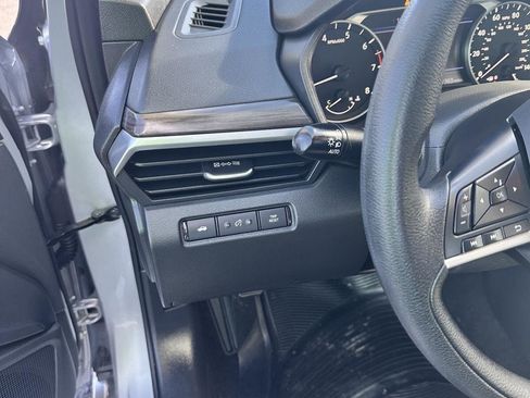 Used 2024 Nissan Altima 2.5 SV image 14