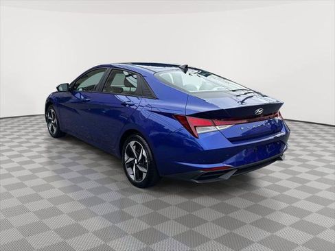 Used 2023 Hyundai Elantra SEL w/ Convenience Package FWD image 4