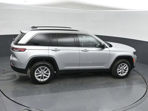 New 2026 Jeep Grand Cherokee Laredo w/ Trailer Tow Package AWD/4WD image 30