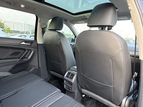 Used 2023 Volkswagen Tiguan SE w/ Panoramic Sunroof Package FWD image 16