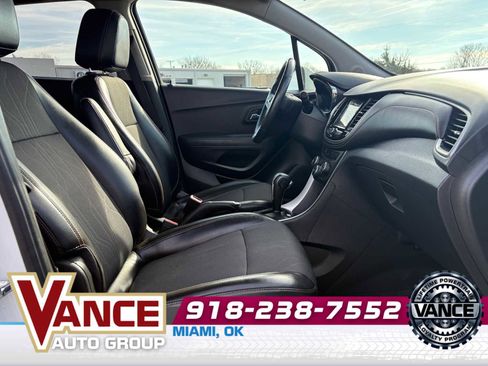 Used 2019 Chevrolet Trax LT w/ LT Convenience Package image 19