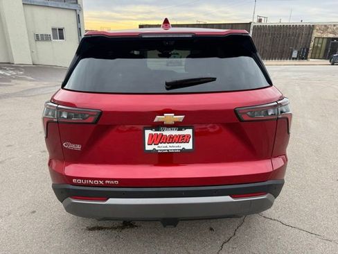 Used 2025 Chevrolet Equinox LT w/ Safety and Technology Package image 4