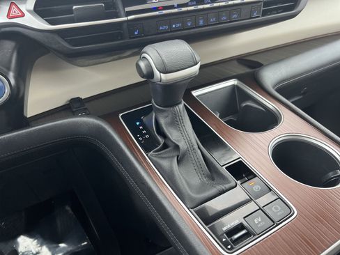 Used 2023 Toyota Sienna XLE image 21