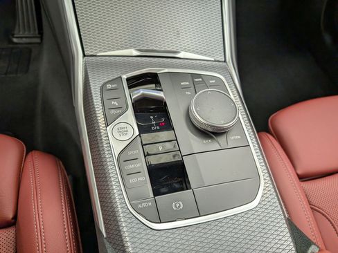 Used 2025 BMW 330i Sedan w/ Premium Package image 15