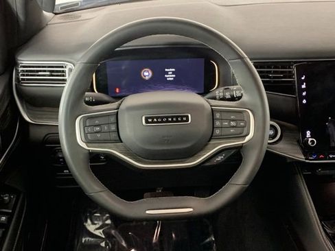 Used 2023 Jeep Wagoneer L Series II AWD/4WD image 17