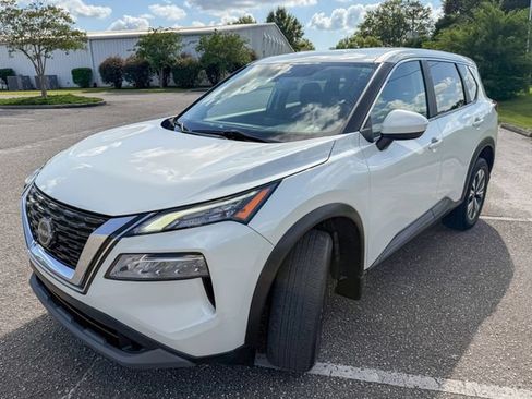Used 2023 Nissan Rogue SV FWD image 9
