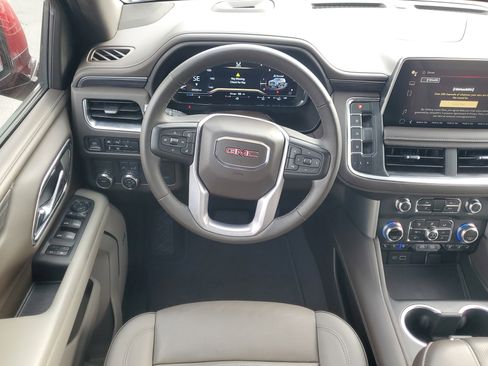 Used 2023 GMC Yukon SLT w/ SLT Luxury Package image 18