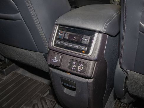 Used 2023 Subaru Ascent Touring AWD/4WD image 20