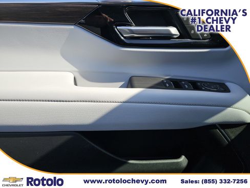 Used 2025 Chevrolet Suburban Premier RWD image 20