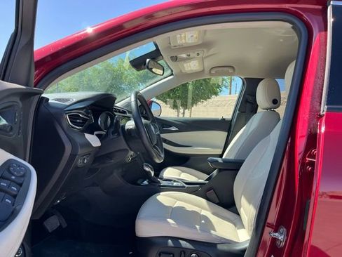 Used 2021 Buick Encore GX Essence image 9
