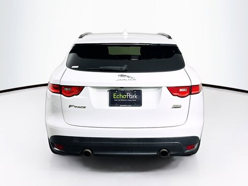 Used 2017 Jaguar F-PACE Premium image 7