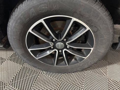 Used 2015 Dodge Grand Caravan SXT w/ Blacktop Package image 41