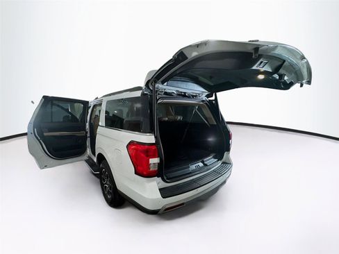 Used 2023 Ford Expedition Max XLT image 40