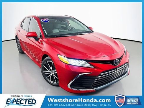 Used 2023 Toyota Camry XLE w/ Navigation Package FWD image 1