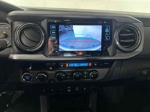 Used 2018 Toyota Tacoma TRD Sport image 40