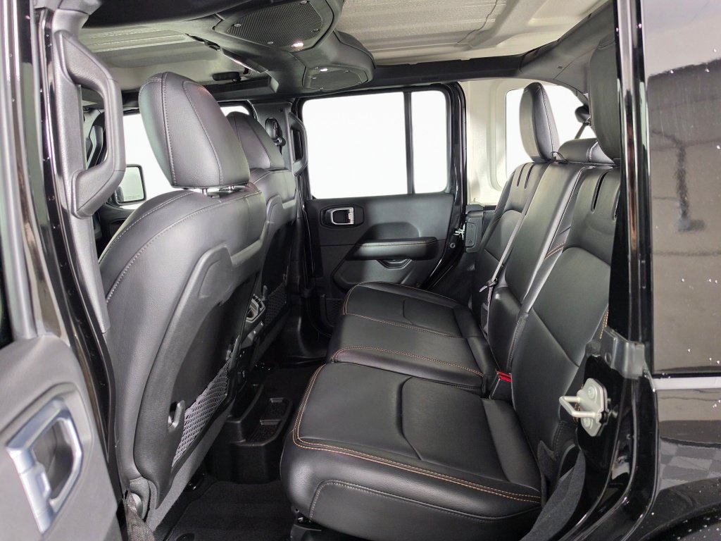 Used 2024 Jeep Wrangler Unlimited Sahara AWD/4WD image 30