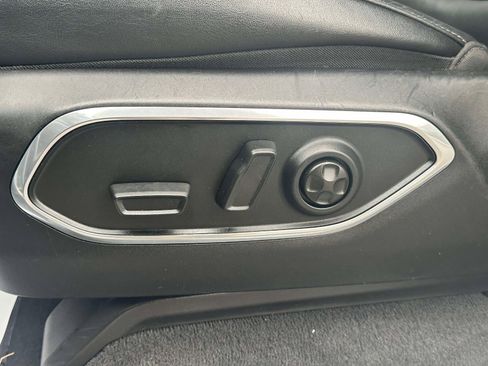 Used 2023 Jeep Wagoneer L Series III w/ Premium Group I image 24