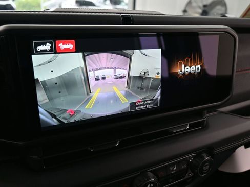 Used 2026 Jeep Wrangler Unlimited Rubicon image 22