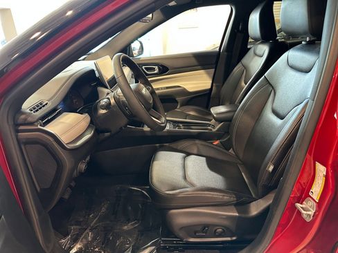 Used 2025 Jeep Compass Limited image 27