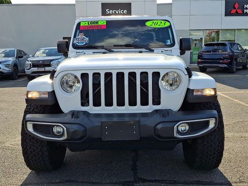 Used 2023 Jeep Gladiator Sport AWD/4WD image 2