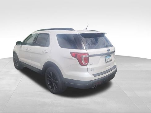 Used 2019 Ford Explorer XLT w/ Equipment Group 202A AWD/4WD image 3