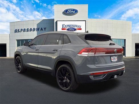 Used 2024 Volkswagen Atlas Cross Sport SE w/ Panoramic Sunroof Package image 8