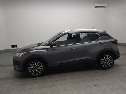 Used 2021 Nissan Kicks SV FWD image 2