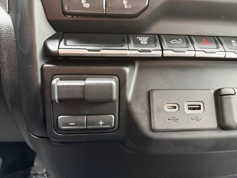 Used 2023 Chevrolet Silverado 2500 LT w/ Convenience Package image 5