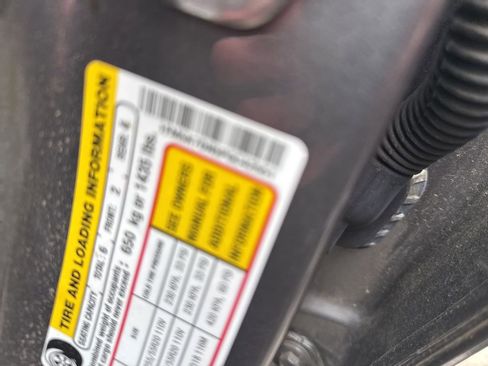 Used 2023 Ford Explorer XLT w/ Equipment Group 202A image 3