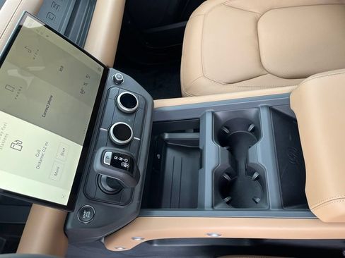 New 2026 Land Rover Defender 110 X-Dynamic SE AWD/4WD image 13
