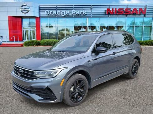 Used 2023 Volkswagen Tiguan SE R-Line image 4
