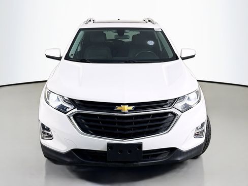 Used 2018 Chevrolet Equinox LT w/ Sun & Infotainment Package image 2