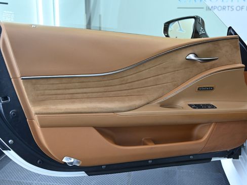 Used 2018 Lexus LC 500 Coupe w/ Touring Package image 14