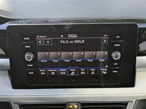 New 2026 Volkswagen Taos SE image 18