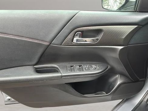 Used 2017 Honda Accord Sport Special Edition image 16