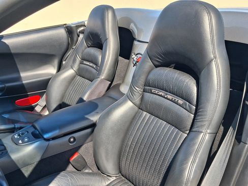Used 2000 Chevrolet Corvette Convertible w/ Memory Pkg RWD image 12